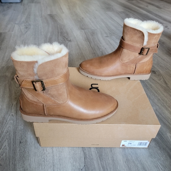 Ugg Romely Buckle Leathersuede Boot 